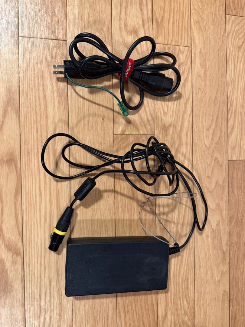 amaran 200x リフレクター付きライト + バッテリーステーション