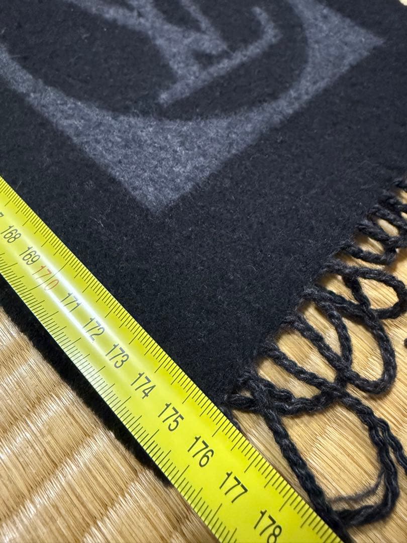 ルイヴィトンエシャルプカーディフ マフラーノワールブラックxグレー