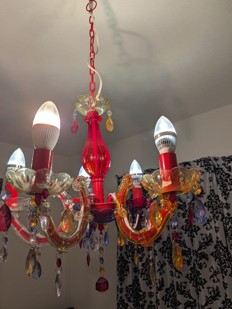 赤と透明のシャンデリア 5灯