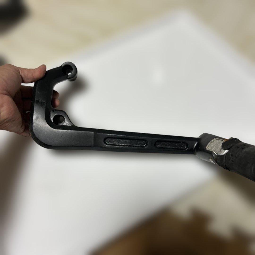 ハーレーダビッドソン スーパーグライドの後部座席用左フットレストブラケット撤去品