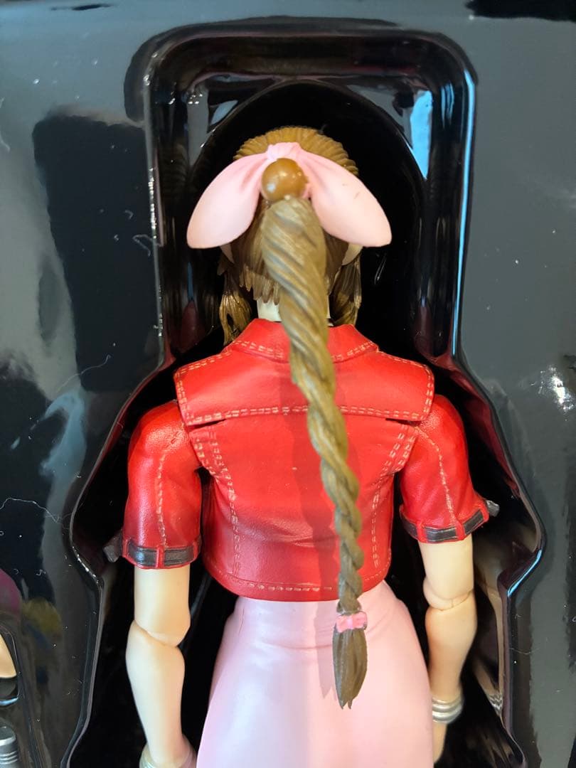 ファイナルファンタジー FF7 エアリス プレイアーツ改 クライシスコア