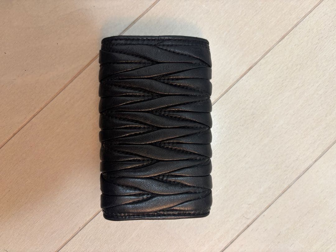 MIUMIU マテラッセ レザーメタルロゴ 6連キーケース