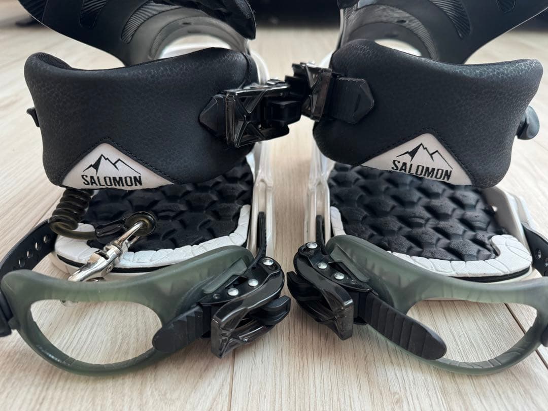 美品　SALOMON サロモン　スノーボードビンディング rhythm sサイズ