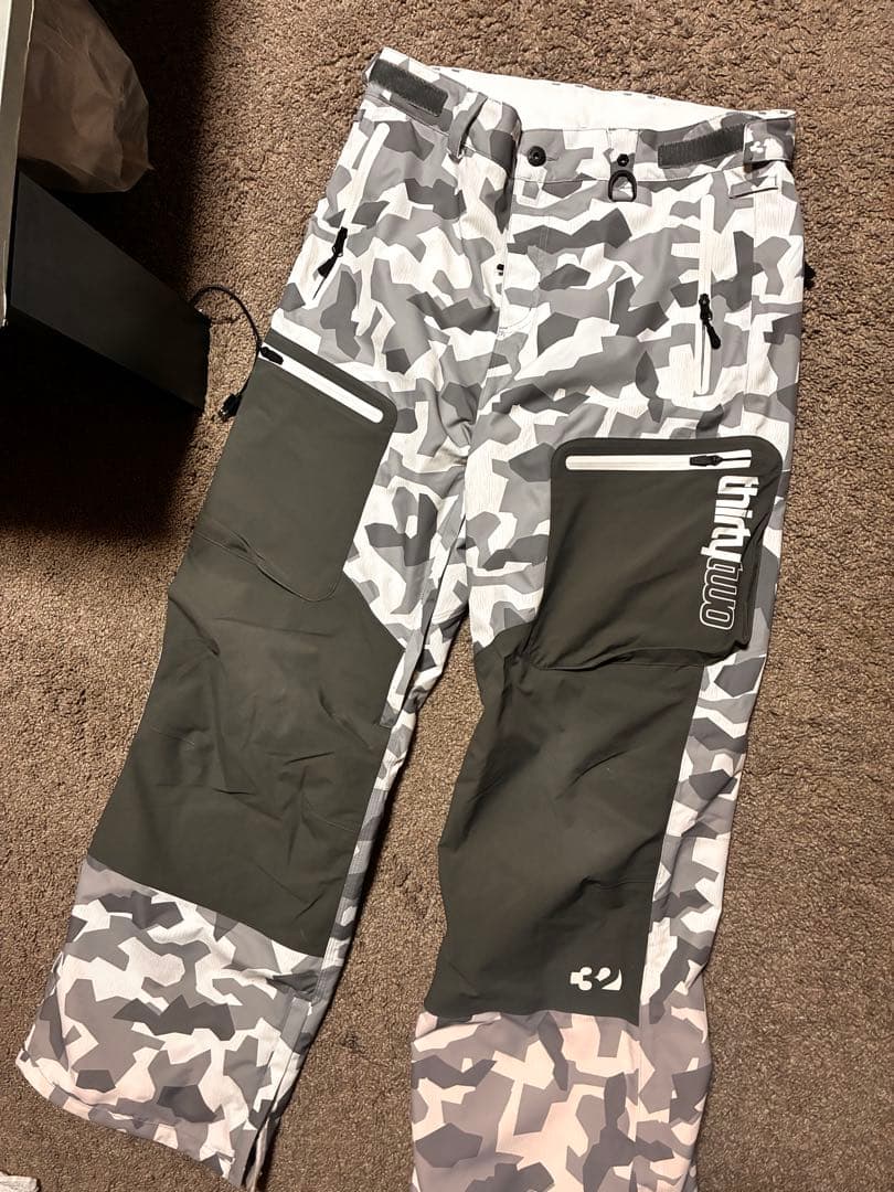 thirtytwo 迷彩柄 アノラック Mサイズ　上下セット‼️ボードウェア