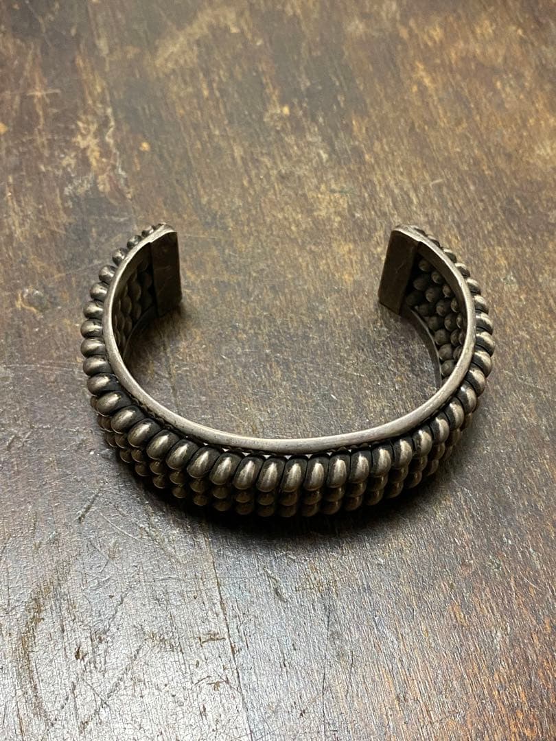 ビンテージネイティブアメリカンシルバーブレスレットデザイン カフ ナバホ