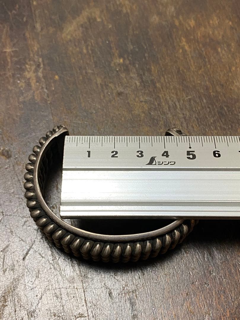 ビンテージネイティブアメリカンシルバーブレスレットデザイン カフ ナバホ