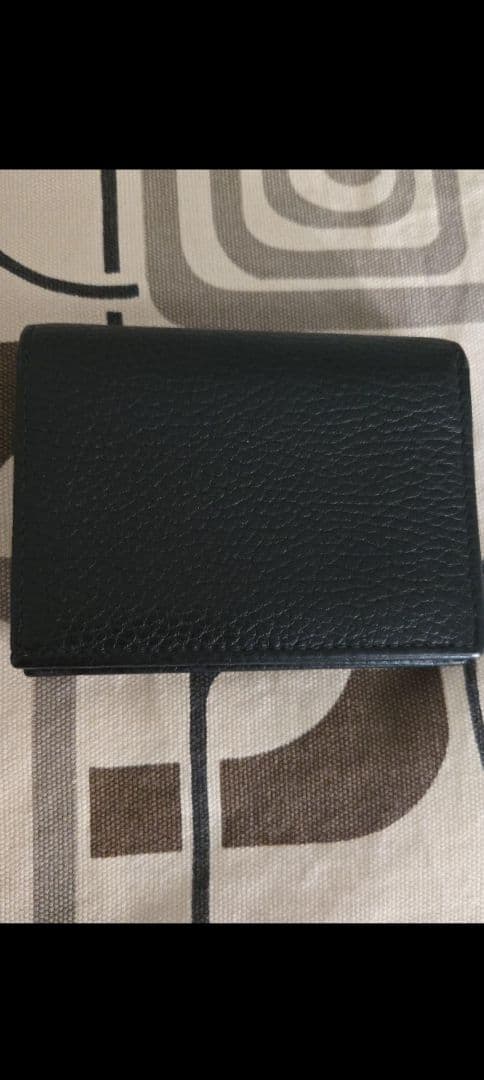 GUCCI 黒 レザー 二つ折り財布