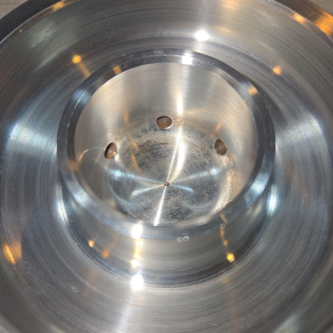 手軽に瞬間燻製、ウイスキーなどのお酒を格上げする燕三条産ジュラルミンスモーカー