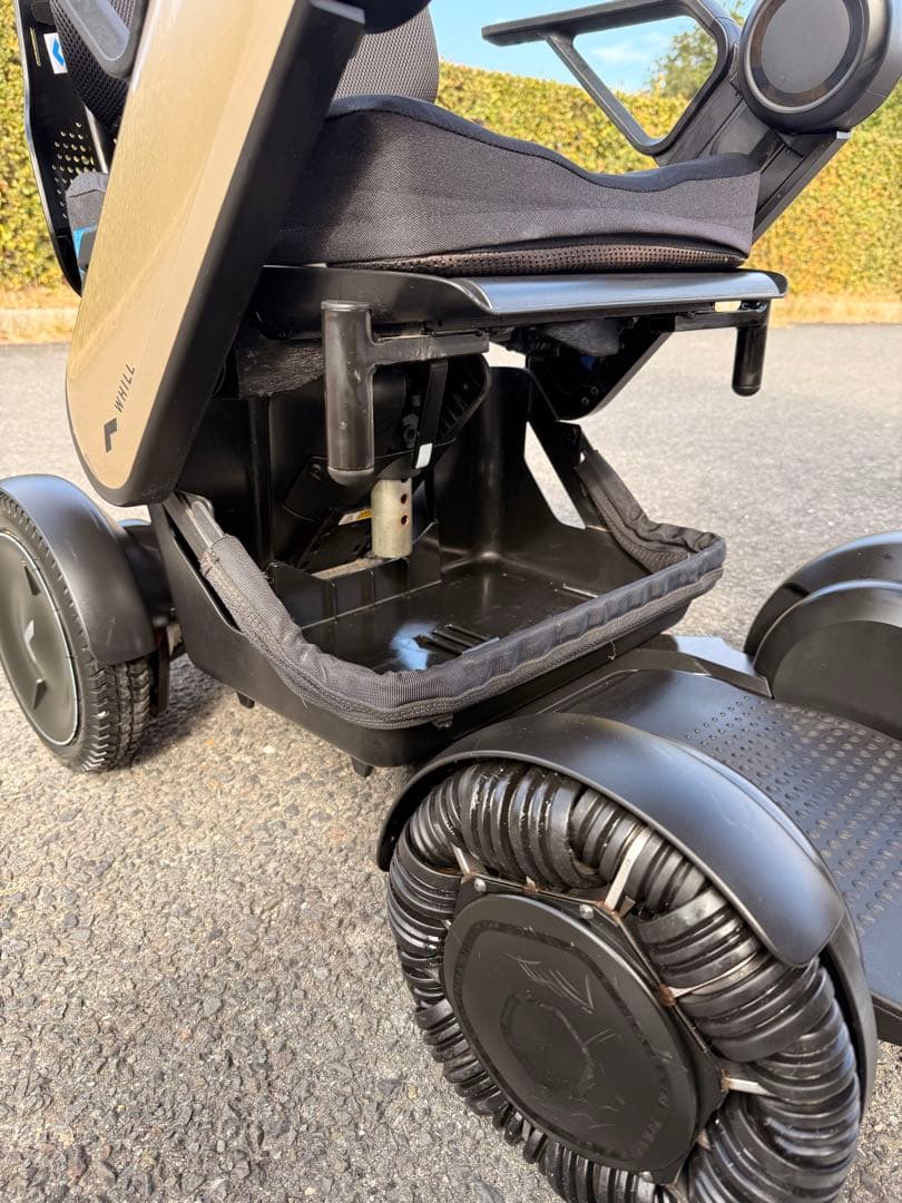 近畿配達は3千引 バッテリー2本♪ WHILL Model C 電動車椅 シニア