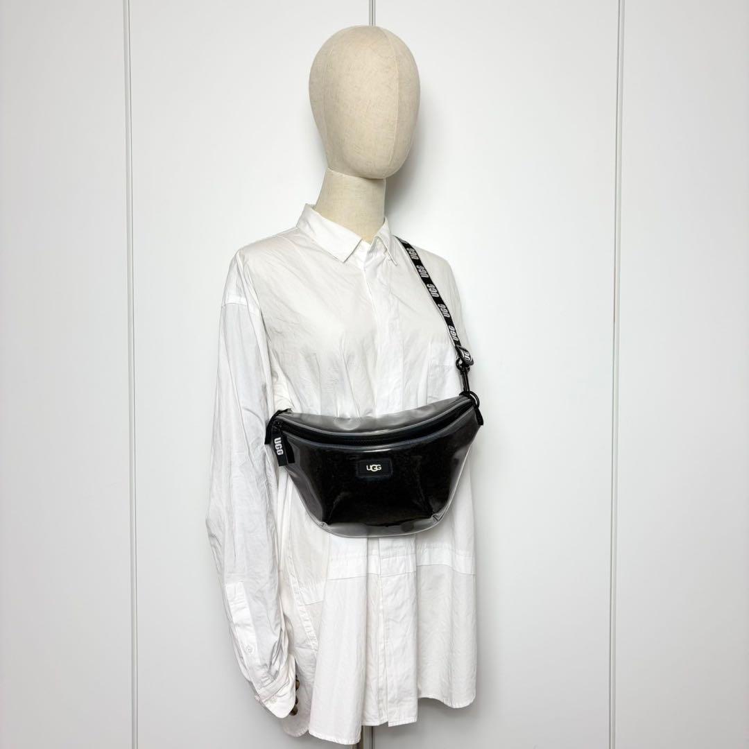 アグ　ナシャ　ベルトバッグ　クリア　ファーブラック　ボディバッグウエストポーチ.