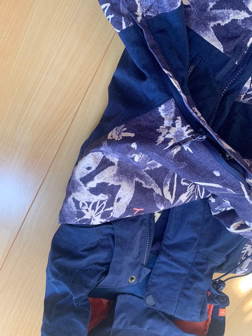 女性用スノーボードウェア フード付き Roxy