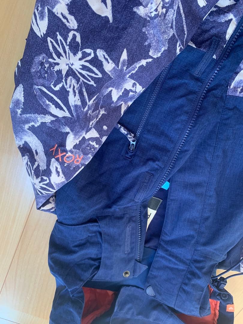 女性用スノーボードウェア フード付き Roxy