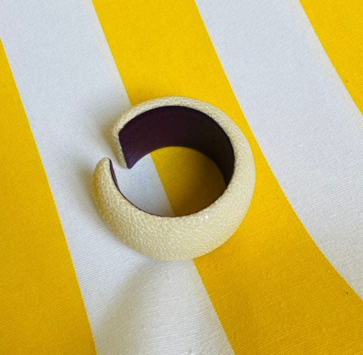 【メル57498　新品】本革高級ガルーシャ(エイ革)バングル