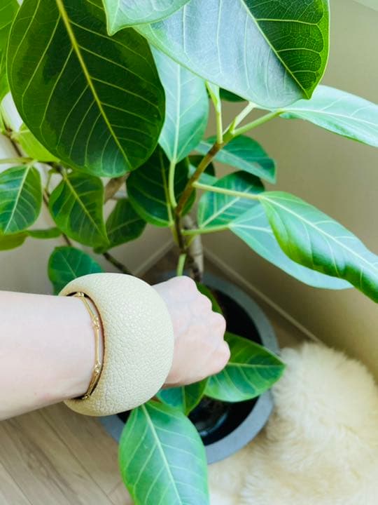 【メル57498　新品】本革高級ガルーシャ(エイ革)バングル