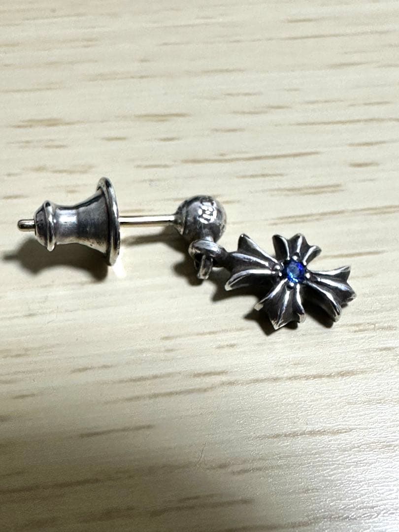 【入手困難】クロムハーツ タイニースタックCHクロス ドロップピアス サファイヤ