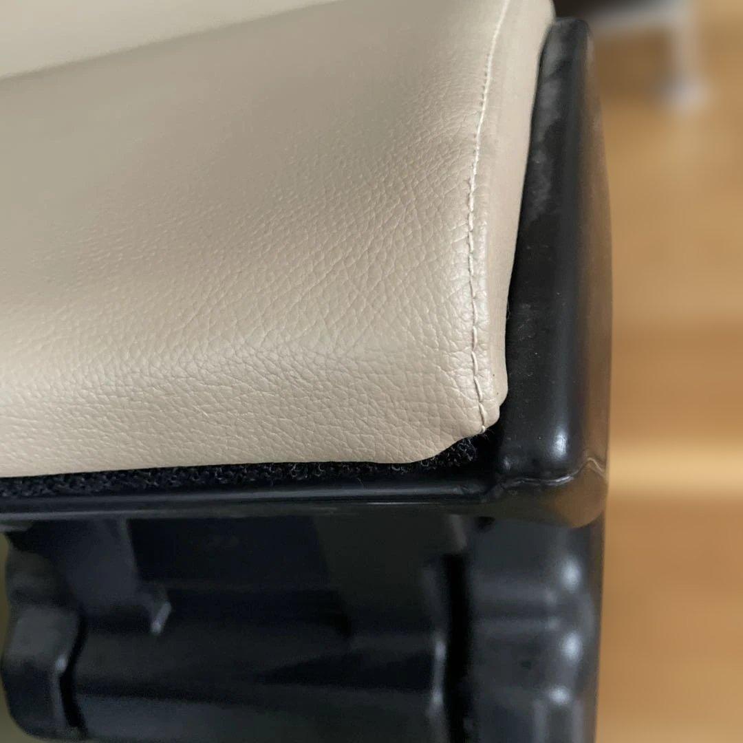 トヨタ純正　オットマン　2つ　エスクァイア、ヴォクシー、ノア