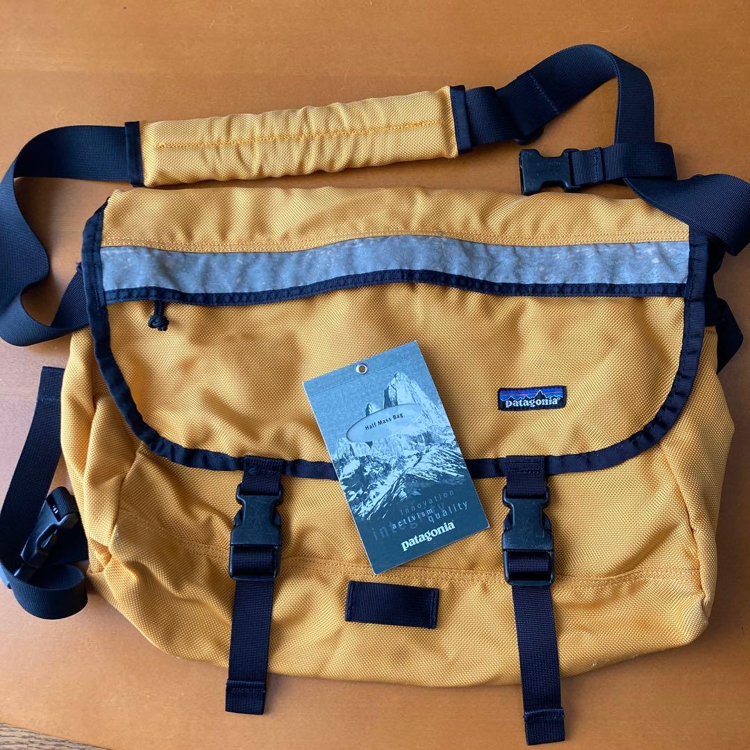 パタゴニア Patagonia ハーフマス バッグ メッセンジャーバッグ - メルカリ
