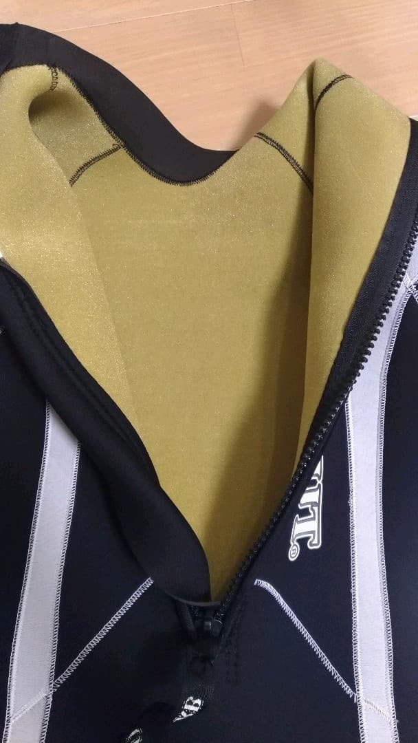 《美品》BREAKER OUT  ブレーカーアウト　ウェットスーツ