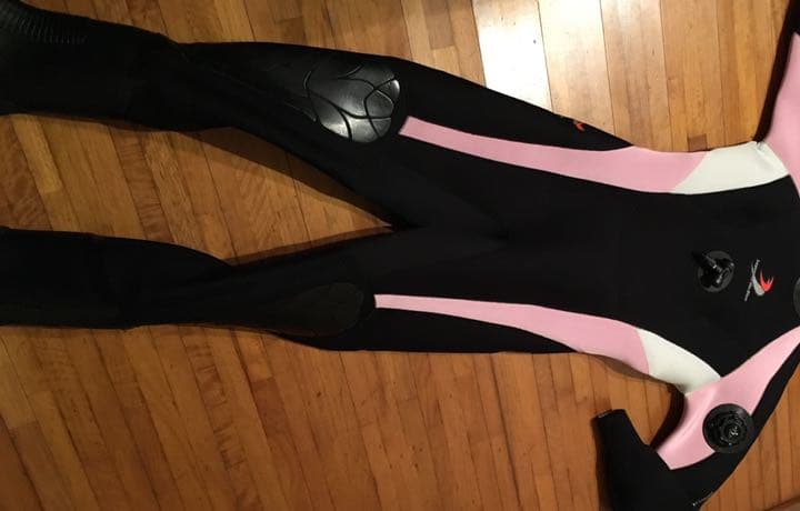 ダイビング用の5ミリの厚さのウェットスーツ