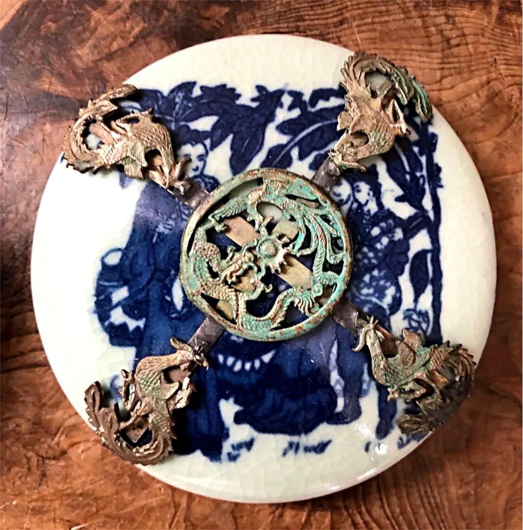 中国美術 時代 香合 銅金具 龍球遊鳳凰彫刻 染付 人物 松鶴