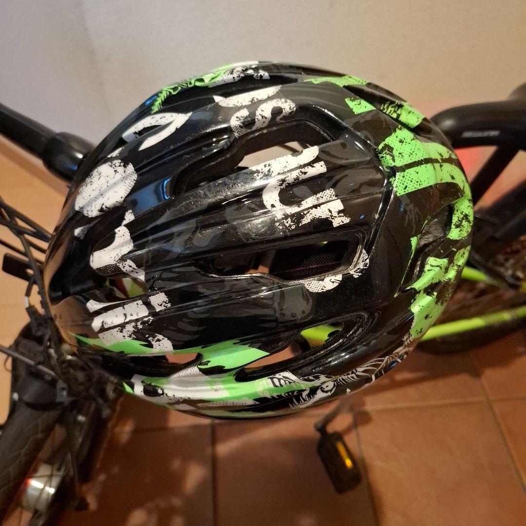 22インチ 横浜市 引き取り可能な方のみ 子供 自転車 黄緑 ヘルメット付き