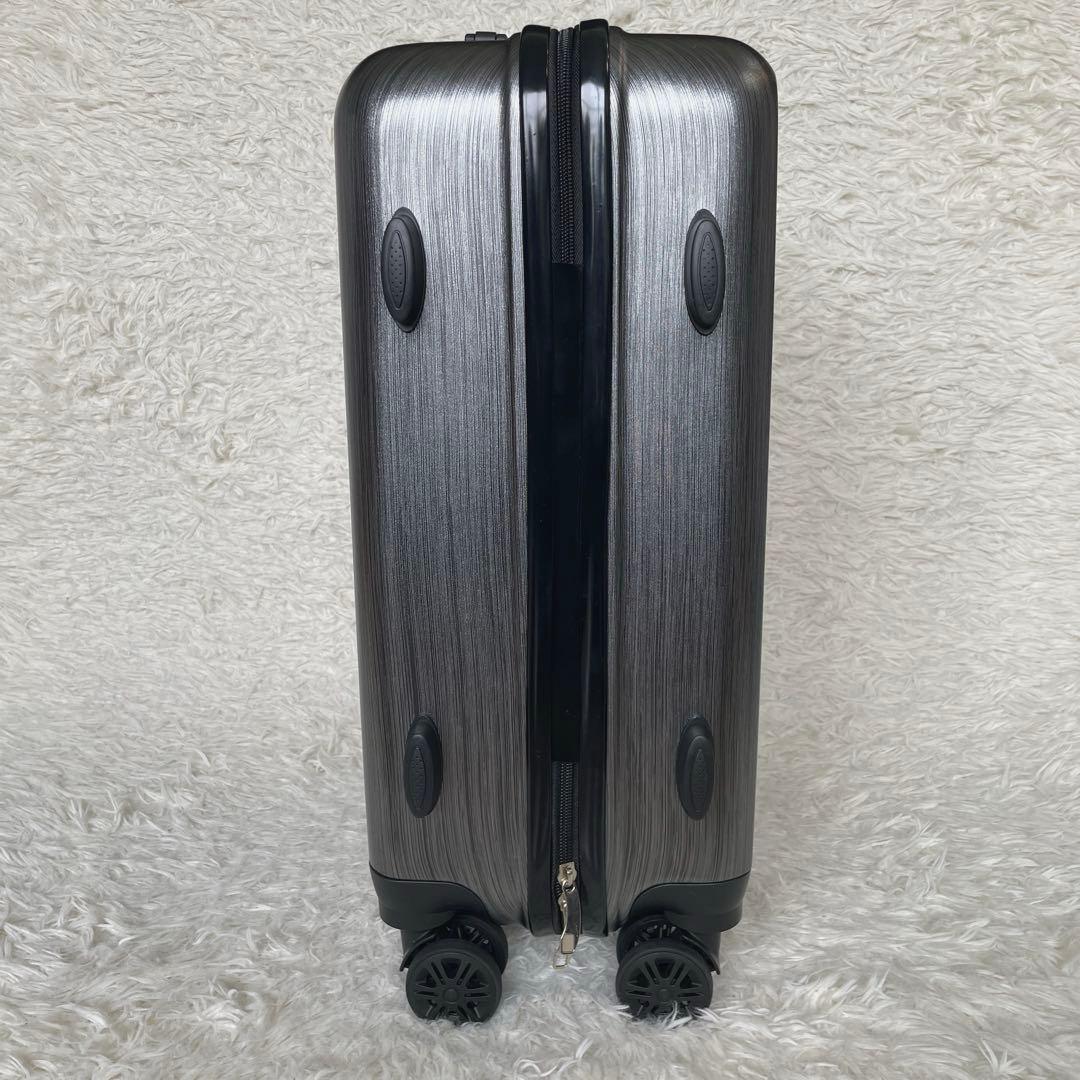 ✨新品・未使用✨ ポルシェ　軽量オリジナル　TSAロック　スーツケース　機内OK