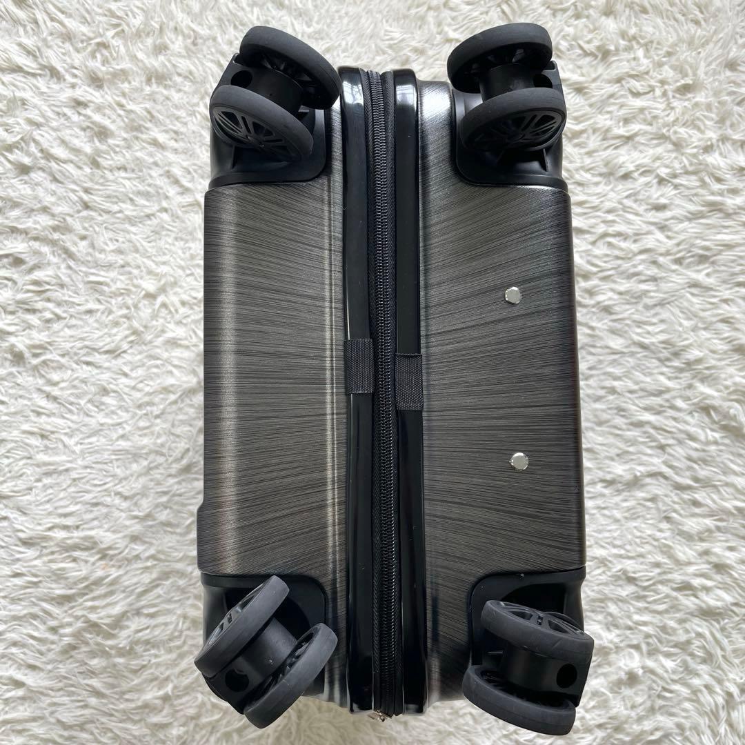 ✨新品・未使用✨ ポルシェ　軽量オリジナル　TSAロック　スーツケース　機内OK