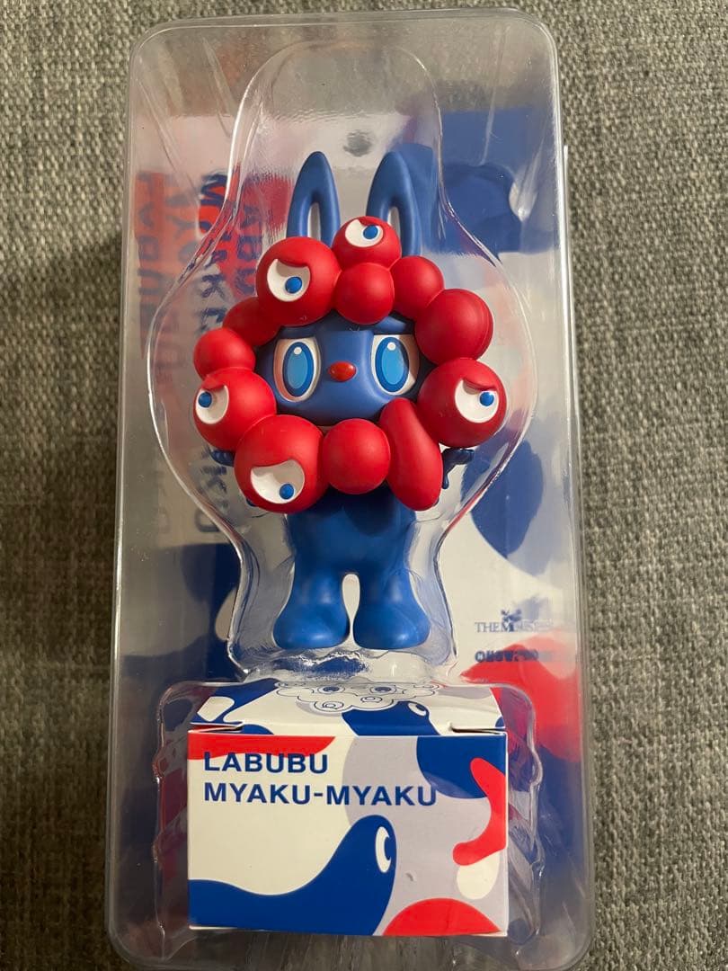 LABUBUMYAKU-MYAKUストラップ付ラブブミャクミャク - メルカリ