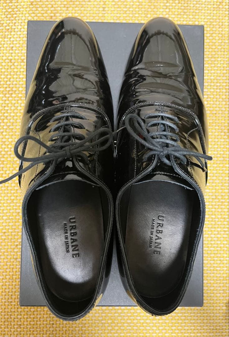 URBAINE 黒 エナメル ドレスシューズ / 26.5cm