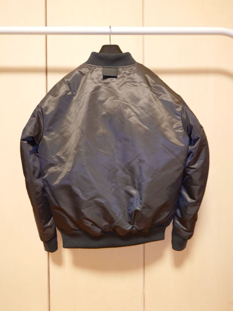 ユニクロ +J復刻ハイブリッドダウンオーバーサイズMA1 Mサイズ グレイ