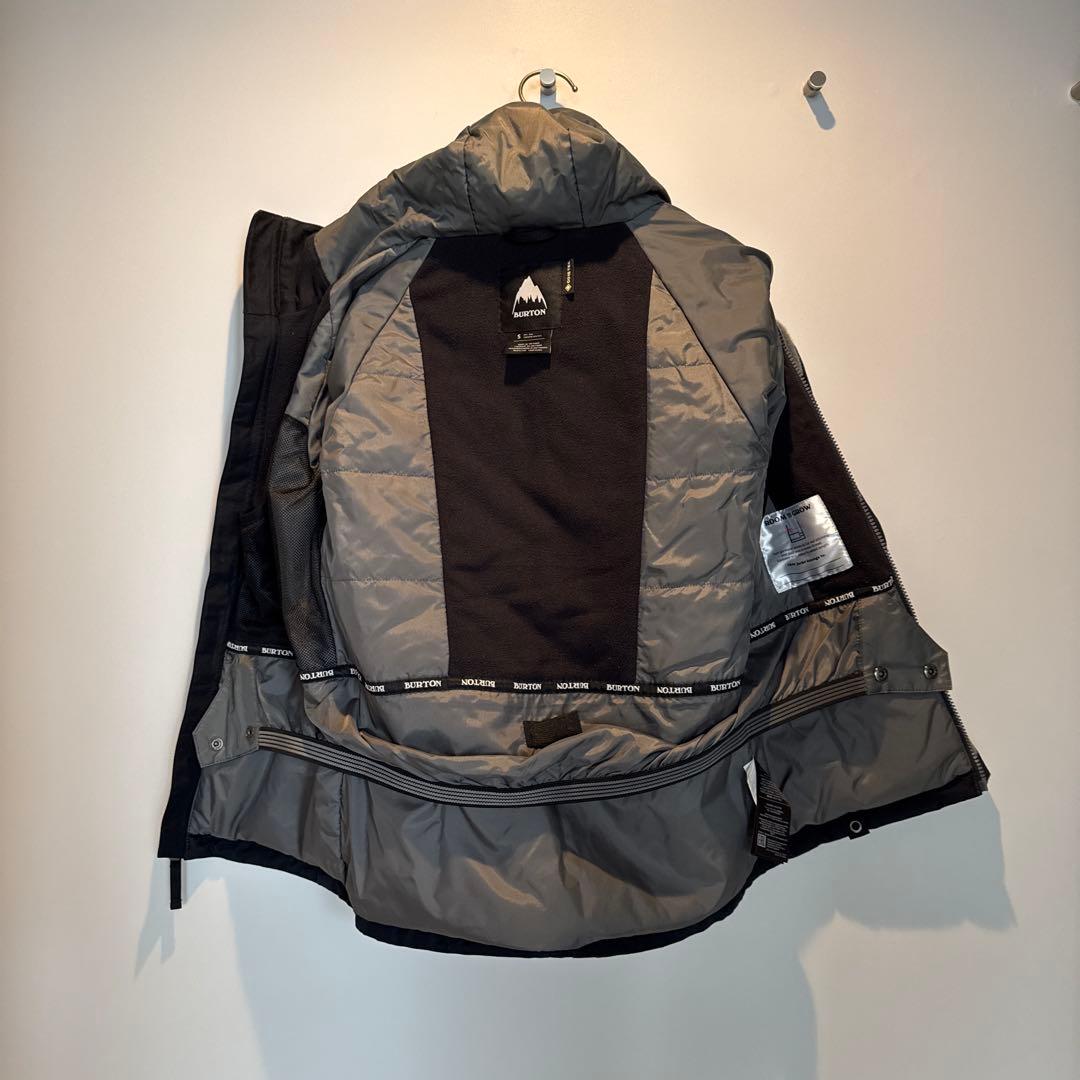 《美品》BURTON 子ども用 スノボーウェア 黒Sサイズ（130-140）
