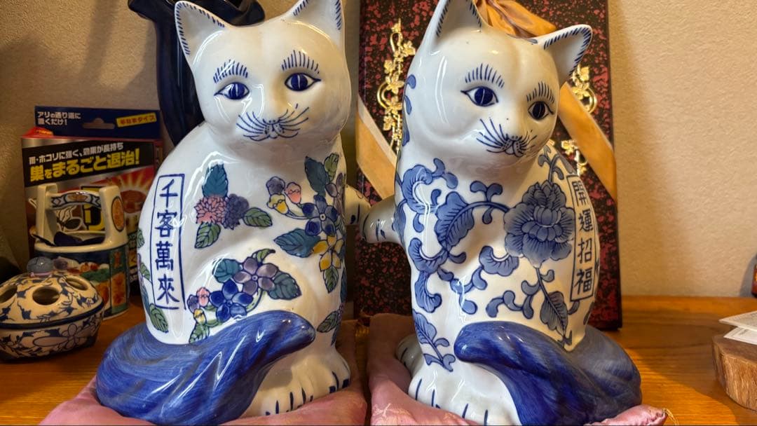青白い陶器製猫の置物2体セット - メルカリ
