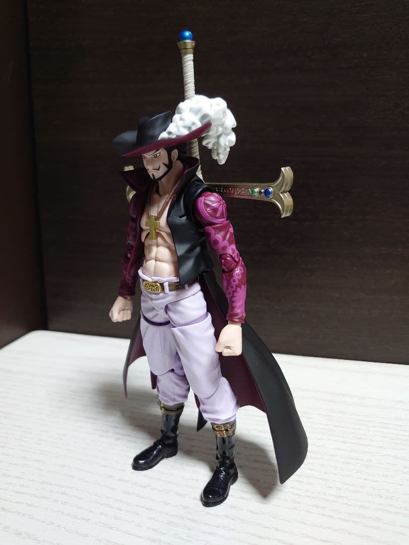 S.H.Figuarts ジュラキュール・ミホーク 鷹の目 ワンピースフィギュア