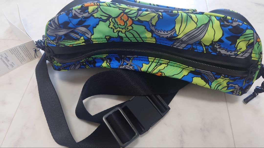 【アディダス　ステラマッカートニー　ボディバッグ　ウェストポーチ　花柄