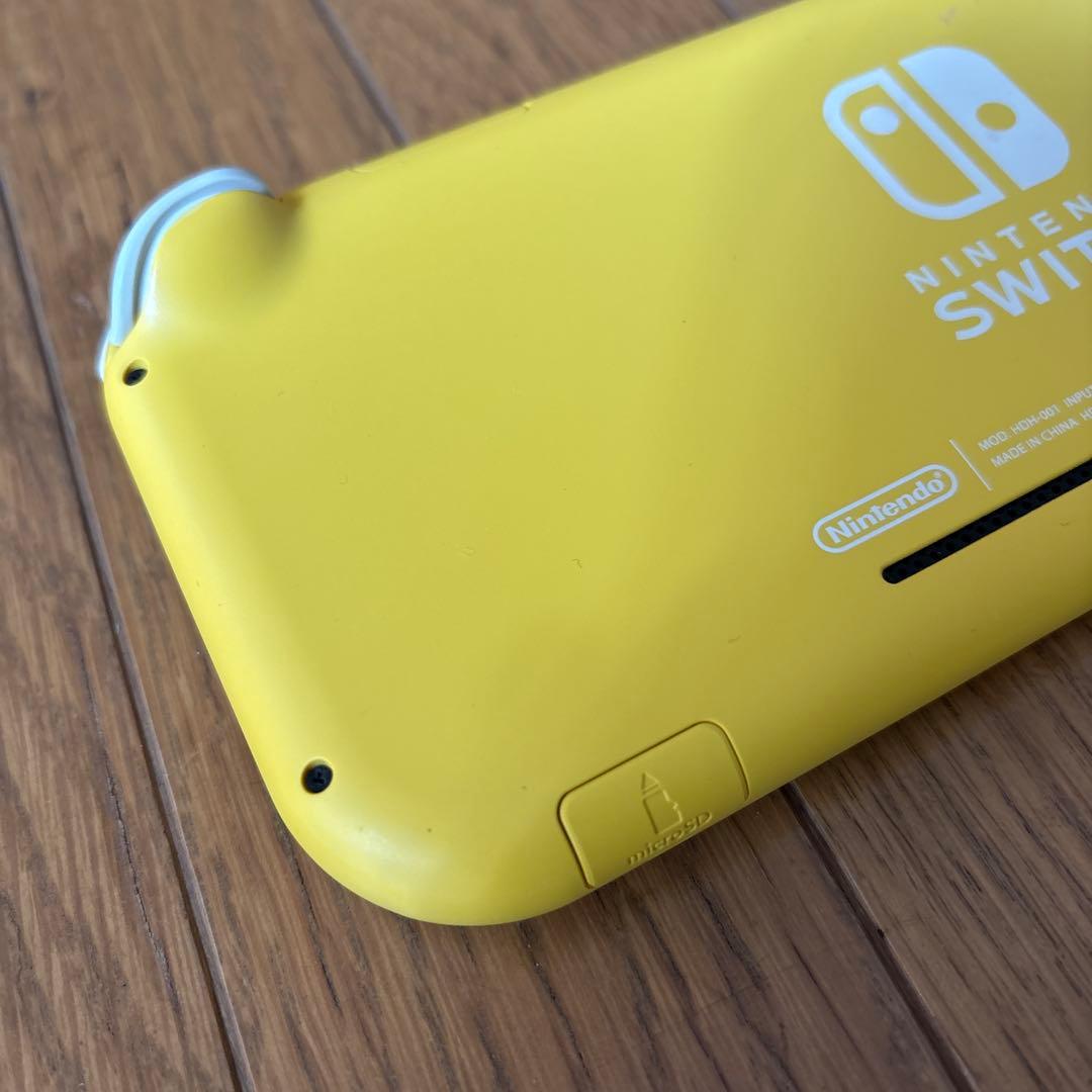 Nintendo Switch Light / イエロー