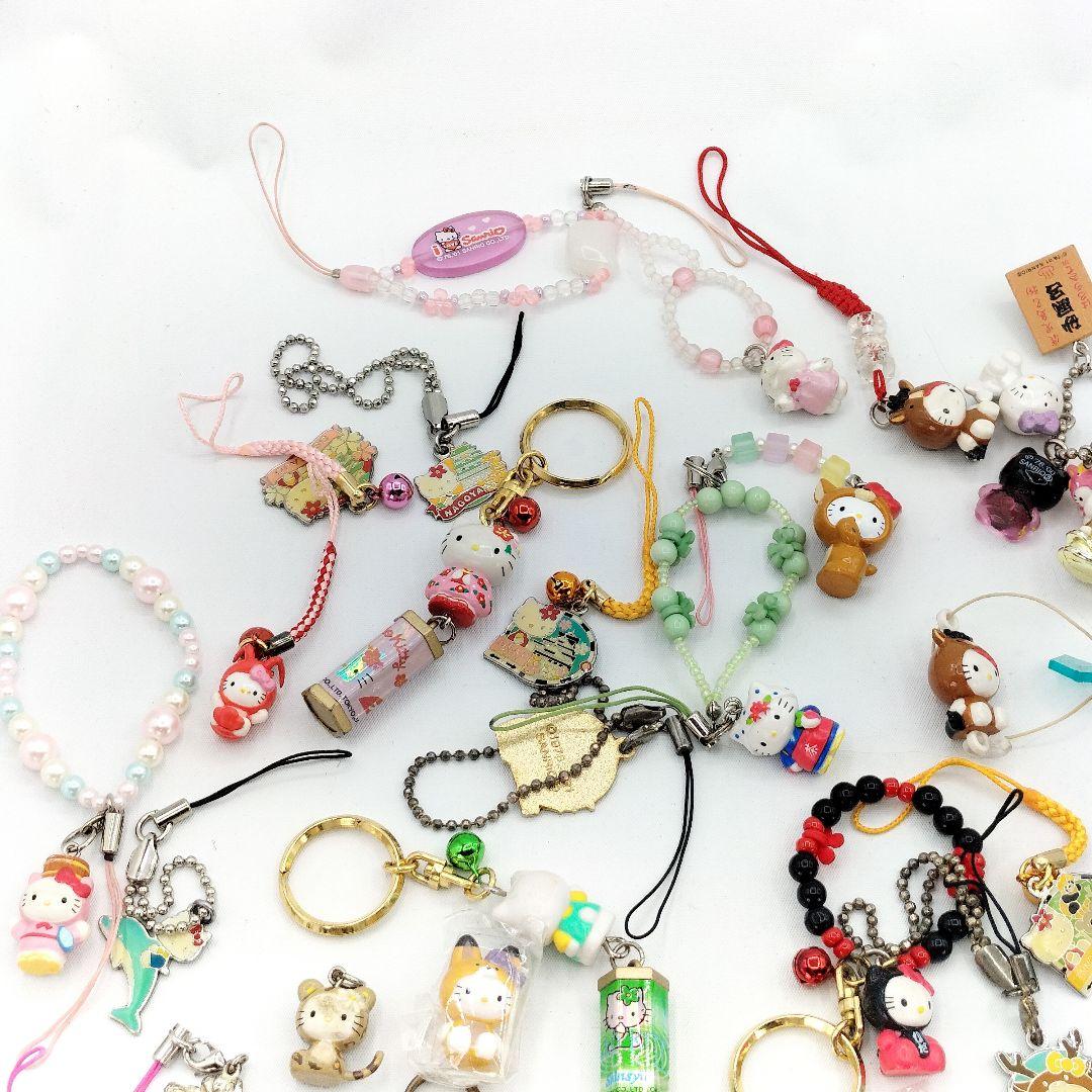 ご当地キティ ストラップ キーホルダー ピンバッジ 等 まとめ売り 大量