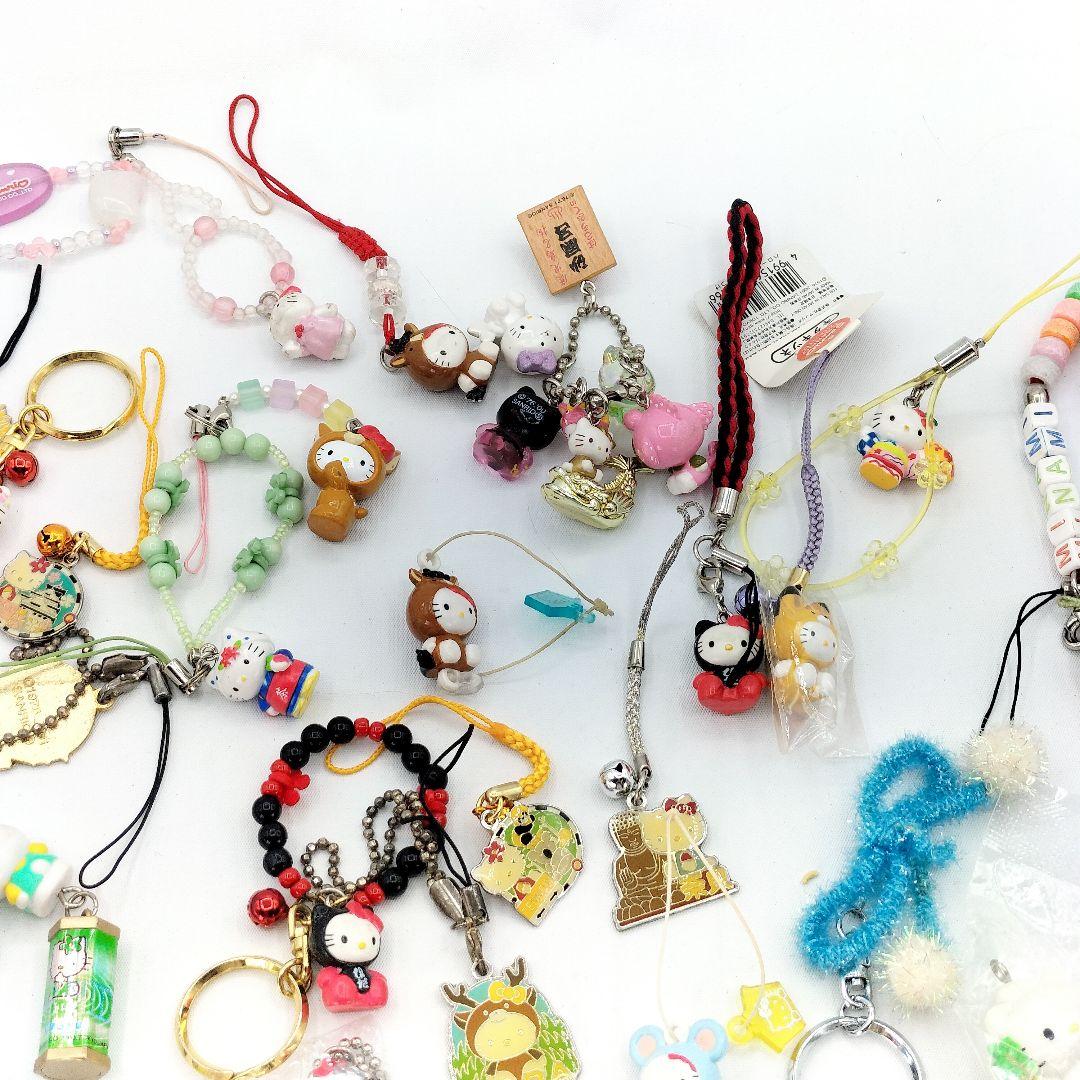 ご当地キティ ストラップ キーホルダー ピンバッジ 等 まとめ売り 大量