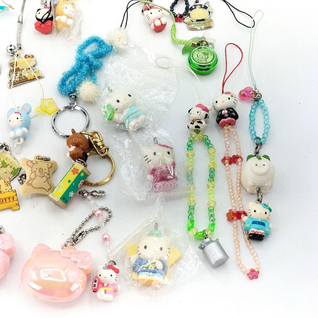 ご当地キティ ストラップ キーホルダー ピンバッジ 等 まとめ売り 大量