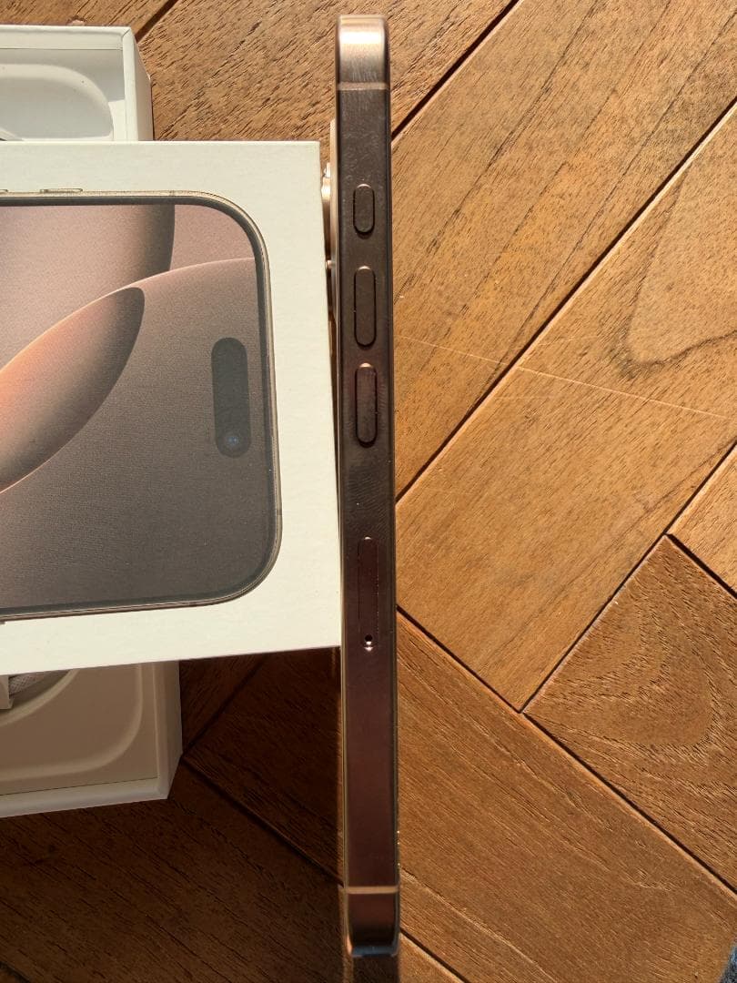 iPhone 16 Pro 256GB デザートチタニウム