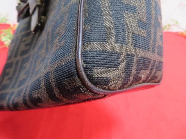 6ee1484 FENDIフェンディ ズッカ柄 セミショルダー - メルカリ