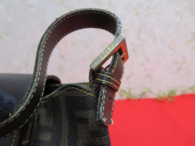 6ee1484 FENDIフェンディ ズッカ柄 セミショルダー - メルカリ