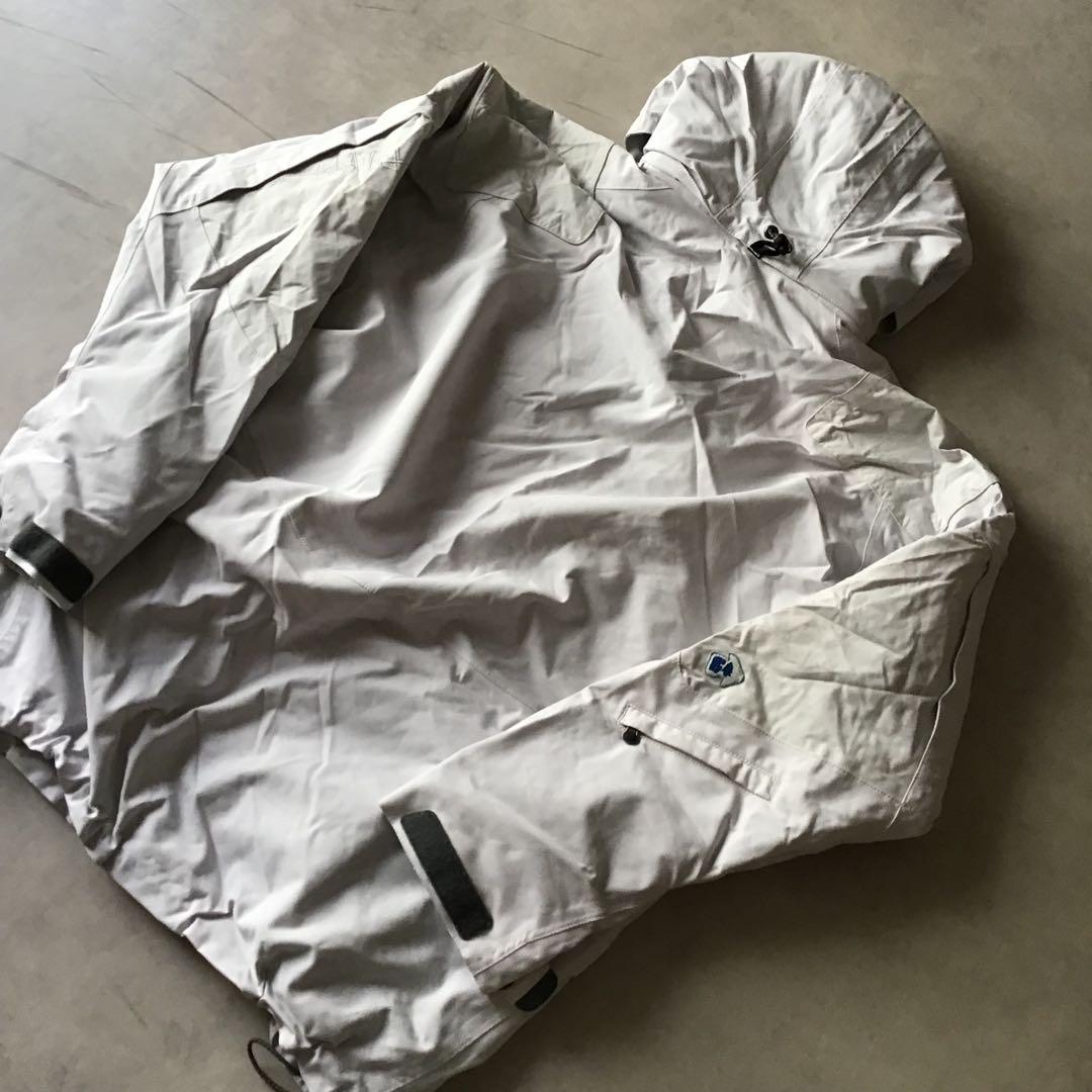 【新品・未使用】ゴールドウィン　スキーウェア　ジャケット　オフホワイト　L