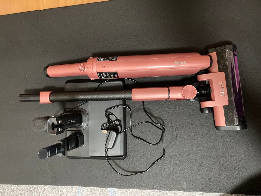 シャーク製スティッククリーナー本体 ピンク 充電スタンド付き