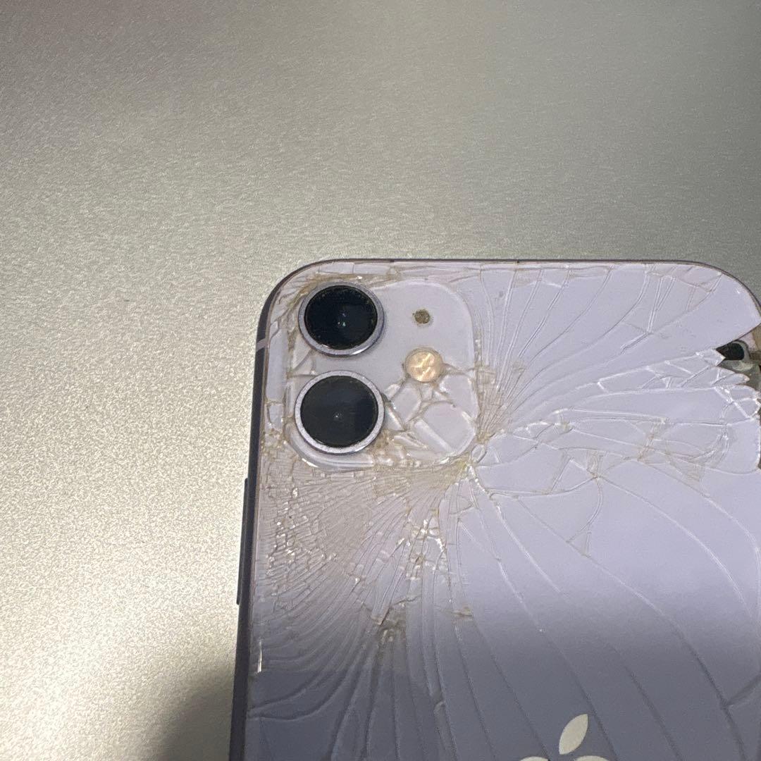 Apple iPhone 11 ひび割れあり - メルカリ