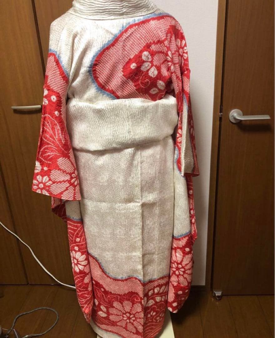 ちー様 希少手絞り」正絹 杢目の総絞り振袖 - メルカリ