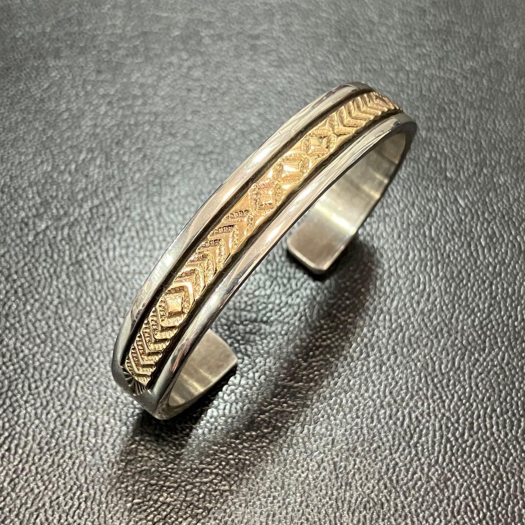 シルバーゴールドエンボスバングル