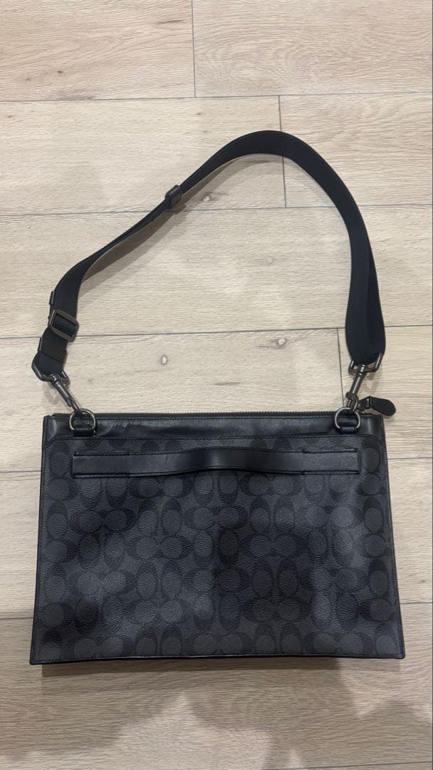 COACH ショルダーバッグ レザー　黒 ロゴパターン