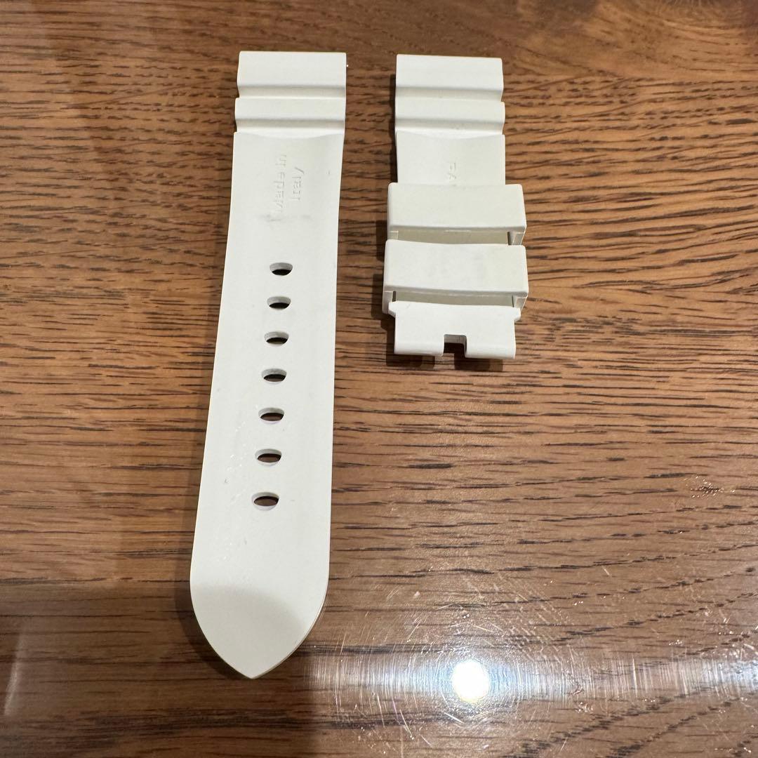 PANERAI 純正ラバーベルト 24/22mm ホワイト　極少使用