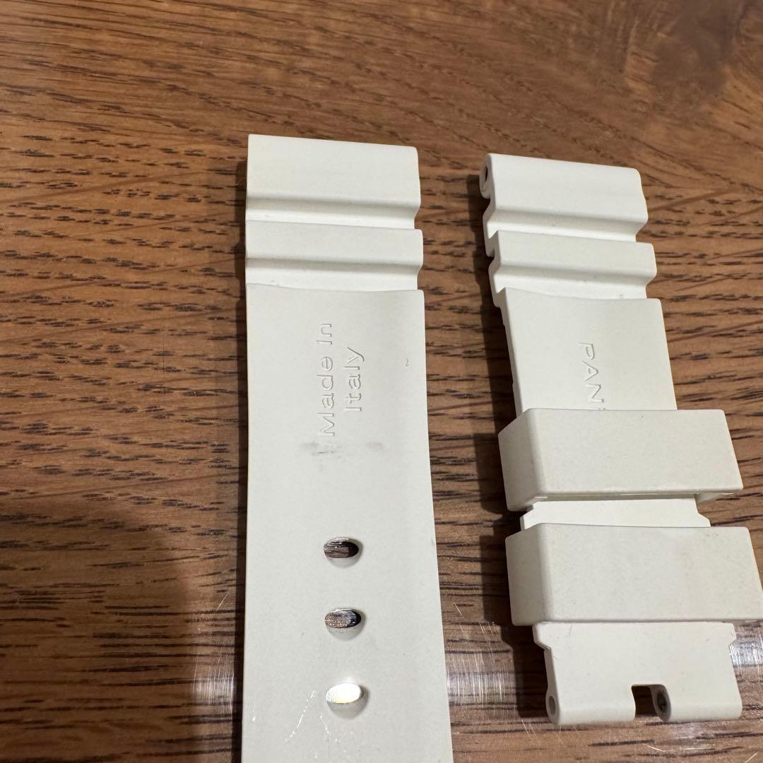 PANERAI 純正ラバーベルト 24/22mm ホワイト　極少使用