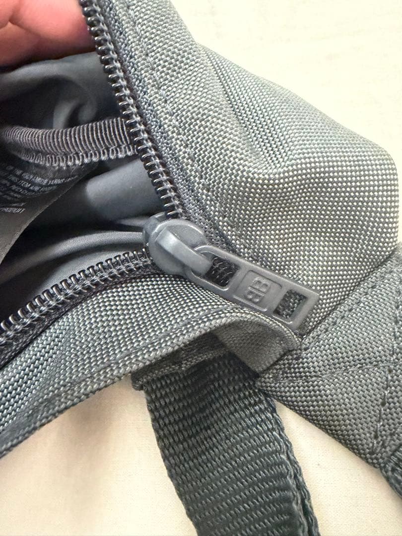 【BALENCIAGA バレンシアガ】ボディバッグ／ウエストバッグ／クロスボディ